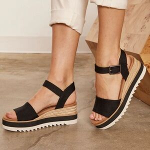 Tom’s Diana wedge sandals Black Platform size 7.5